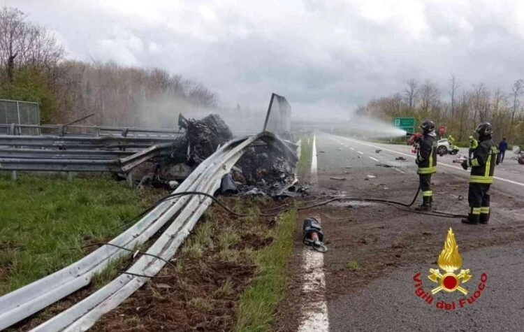 Ferrari se brzinom 200km/h zabio i prepolovio: Poginuo DJ sa Kosova i suputnica